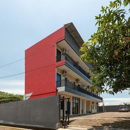 OYO 588 Richmond Guest House Cirebon Exterior foto