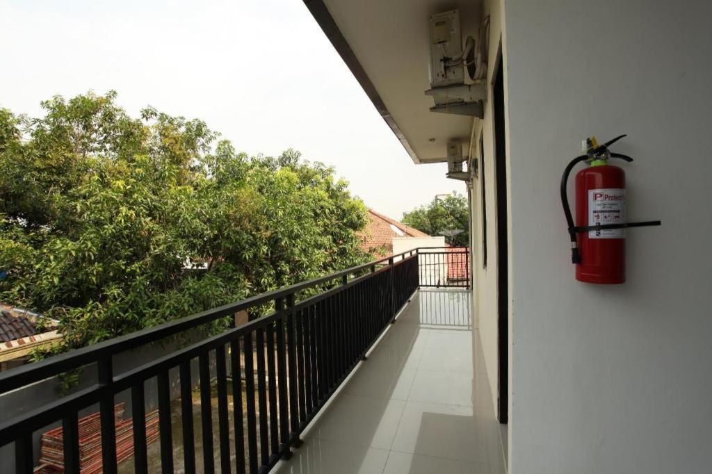 OYO 588 Richmond Guest House Cirebon Exterior foto