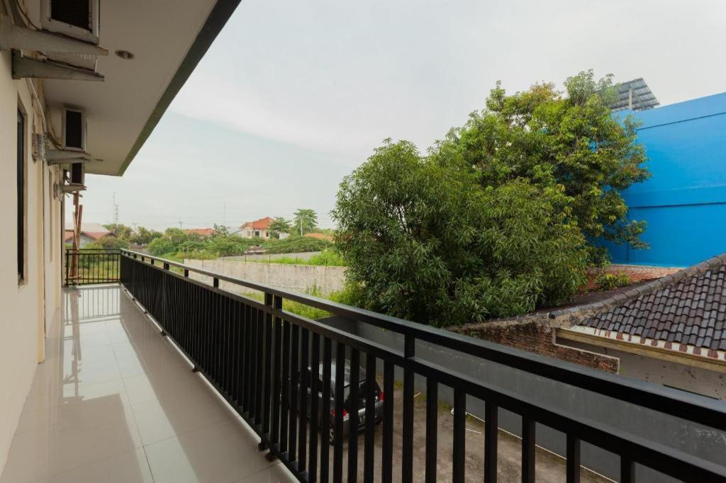 OYO 588 Richmond Guest House Cirebon Exterior foto