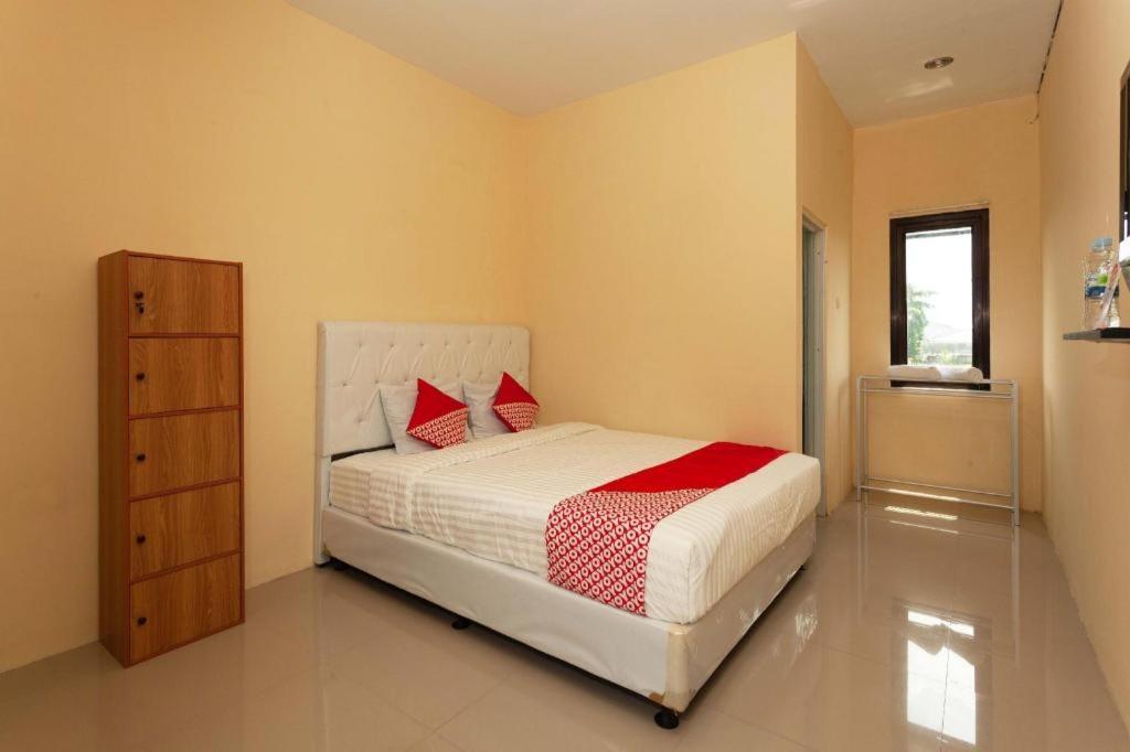 OYO 588 Richmond Guest House Cirebon Exterior foto