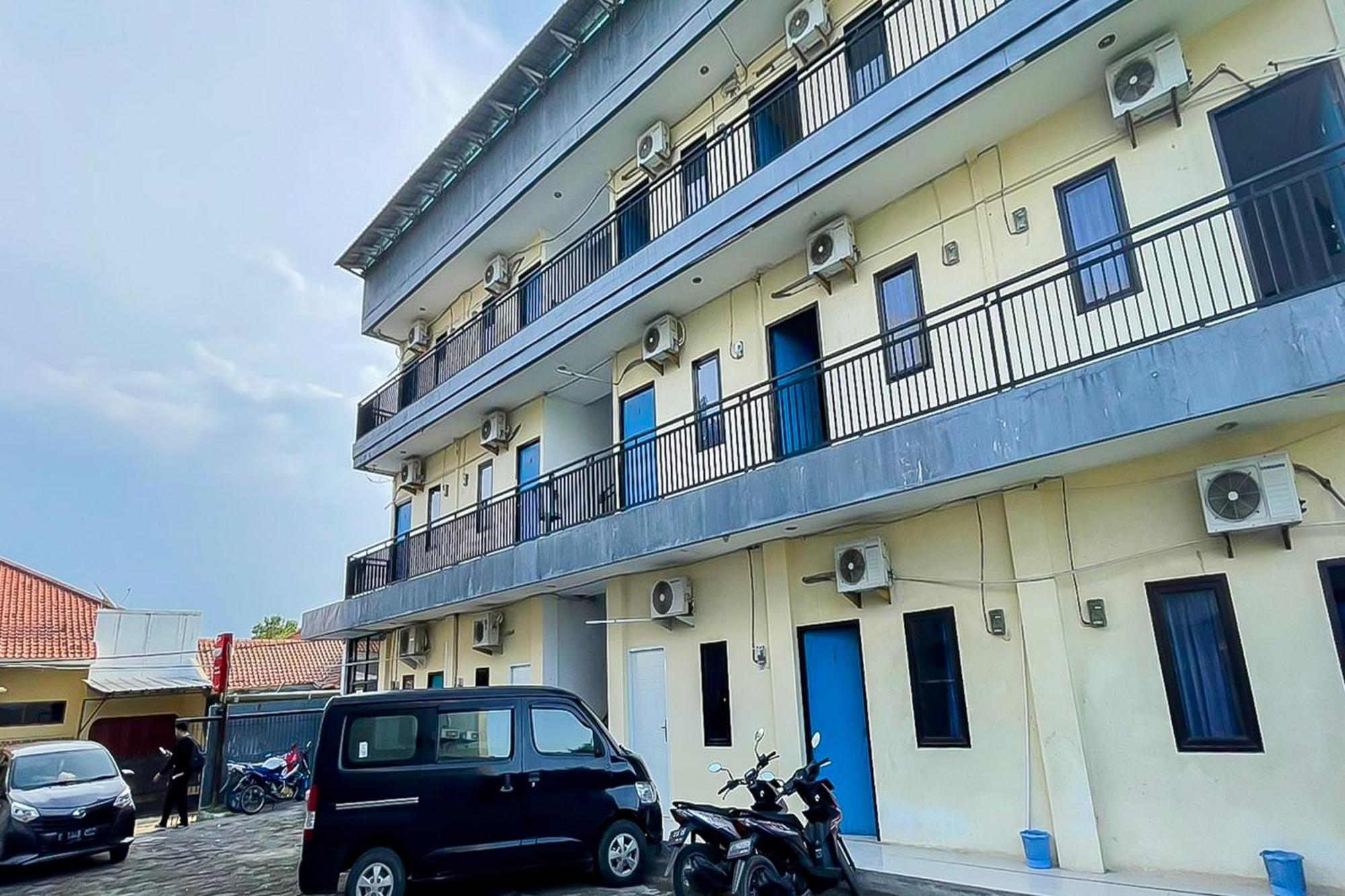 OYO 588 Richmond Guest House Cirebon Exterior foto